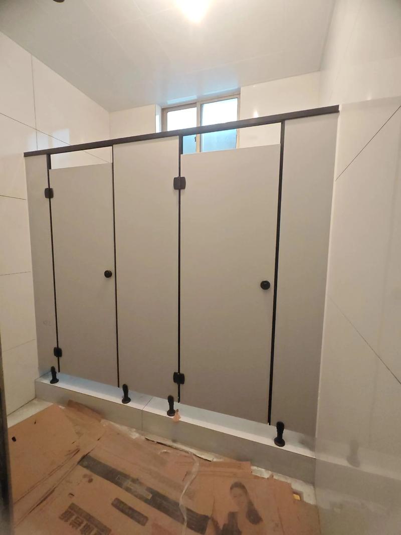 專業定制無錫公共衛生間隔斷，打造安全、美觀、實用的空間