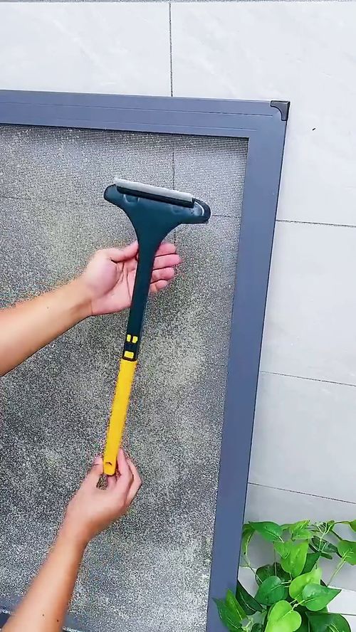 紗窗清潔新利器 一面刷兩面凈，還能變身玻璃擦